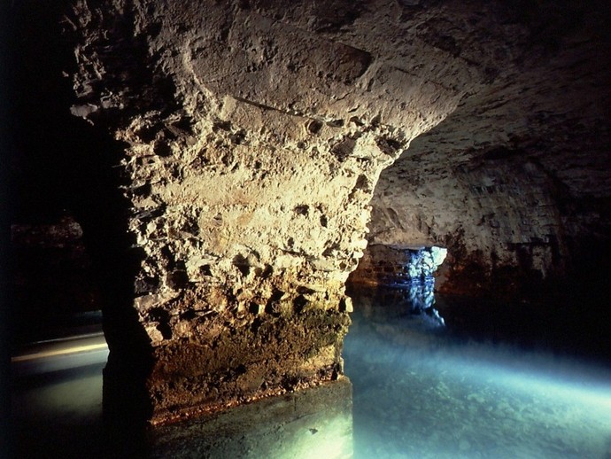 Quellkeller des LWL-Museums in der Kaiserpfalz in Paderborn (vergrößerte Bildansicht wird geöffnet)